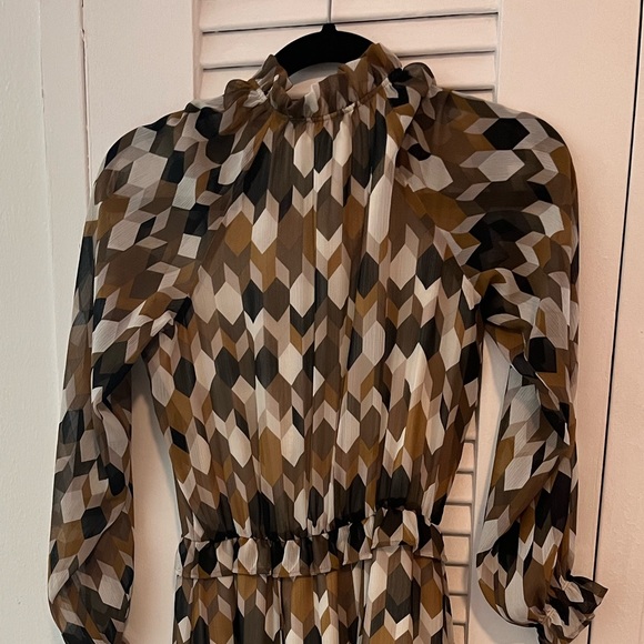 Banana Republic Maxi Dress with gold geometric pattern - Picture 7 of 8